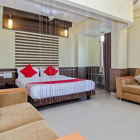 Oyo 30537 Hotel Megharaj Bijāpur Exteriér fotografie