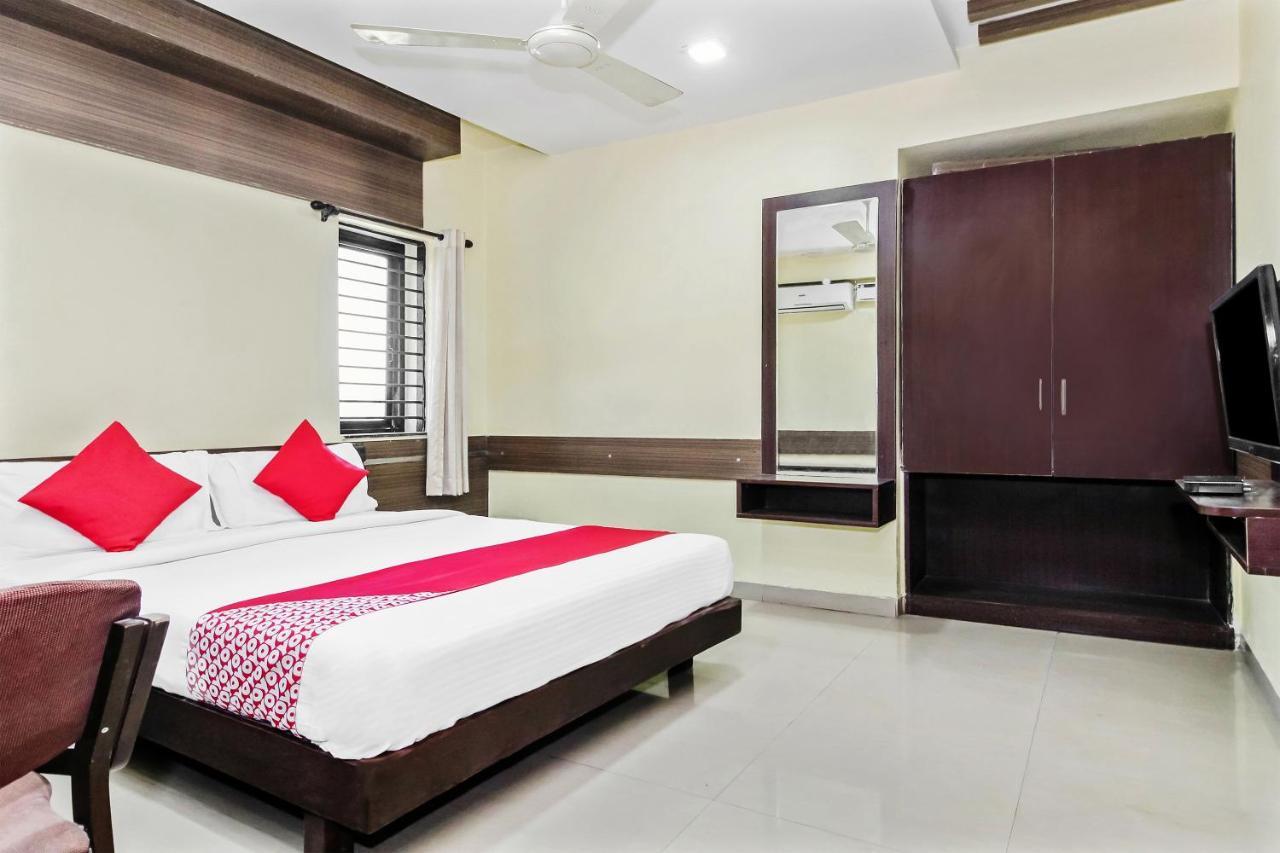Oyo 30537 Hotel Megharaj Bijāpur Exteriér fotografie